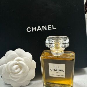 Chanel No. 5 Eau de Parfum with White Flower Accent